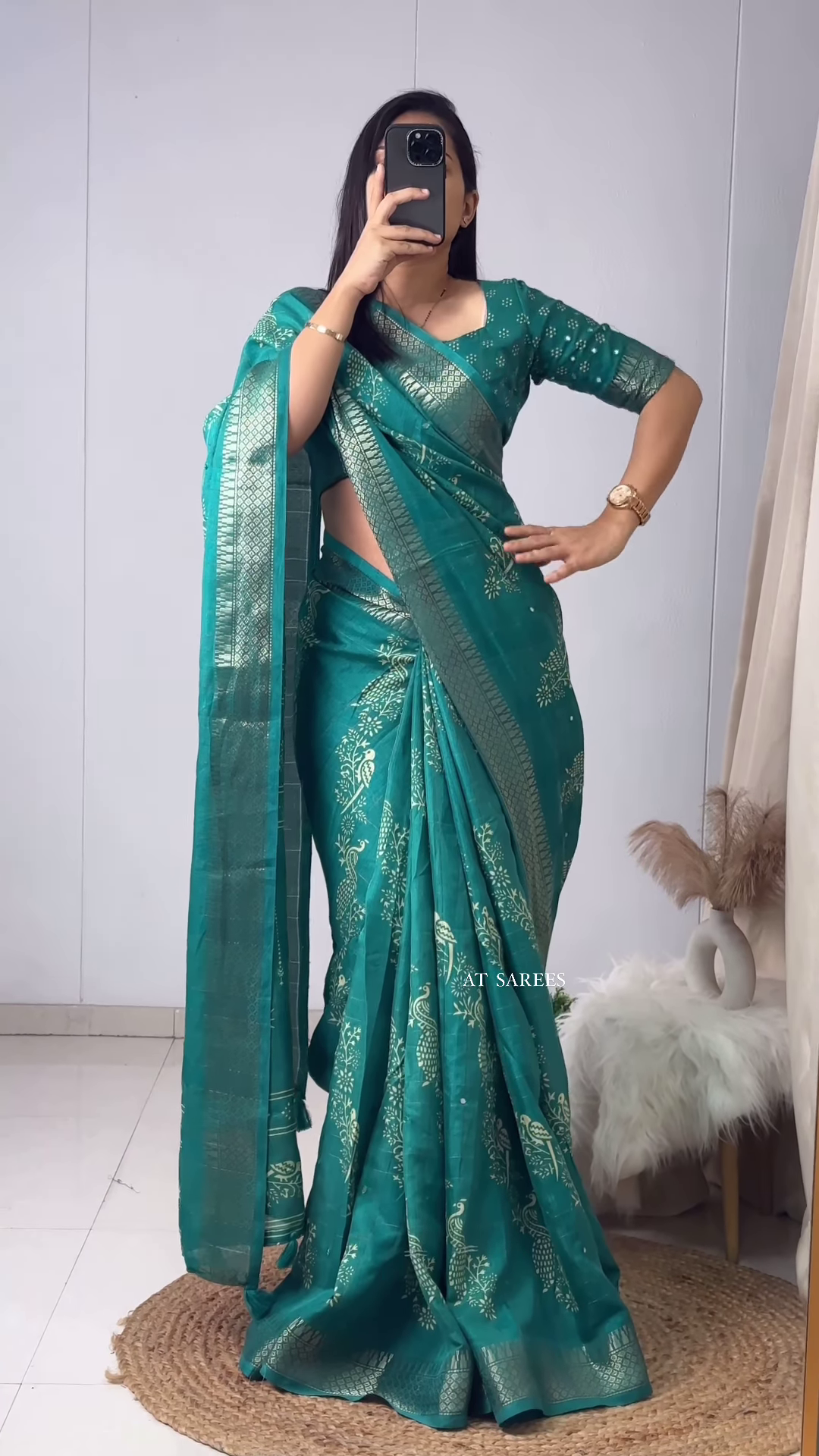 Banarasee Handwoven Crushed Tissue Saree With Lace-Multicolor