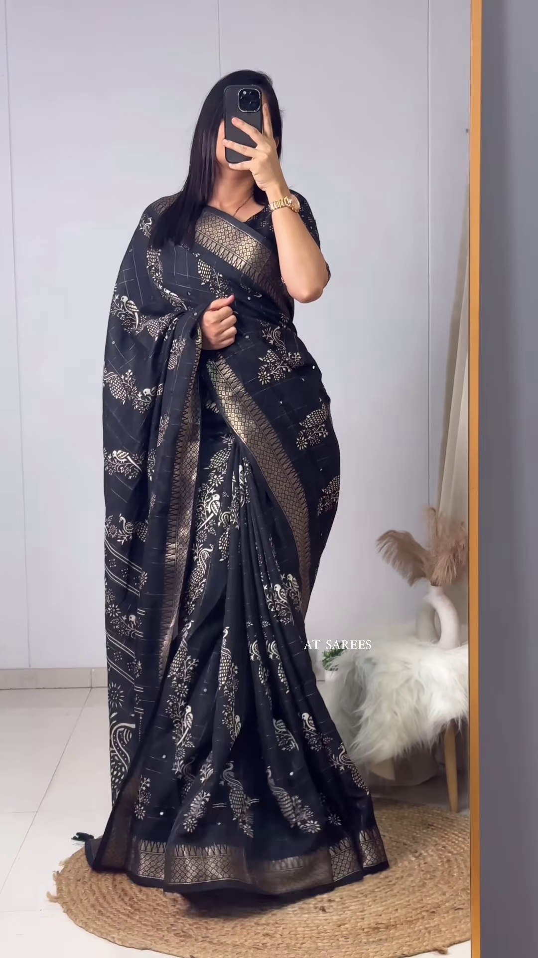 Banarasee Handwoven Crushed Tissue Saree With Lace-Multicolor